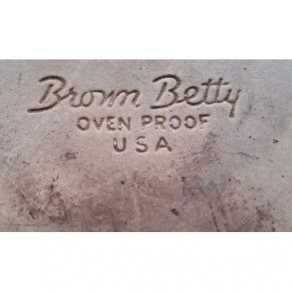 Vtg MCM Brown Betty Casserole Dish Lid &Cradle‎ Oven Proof Made In USA